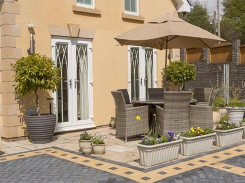 Queen Bee&B Merthyr Tydfil Exterior foto
